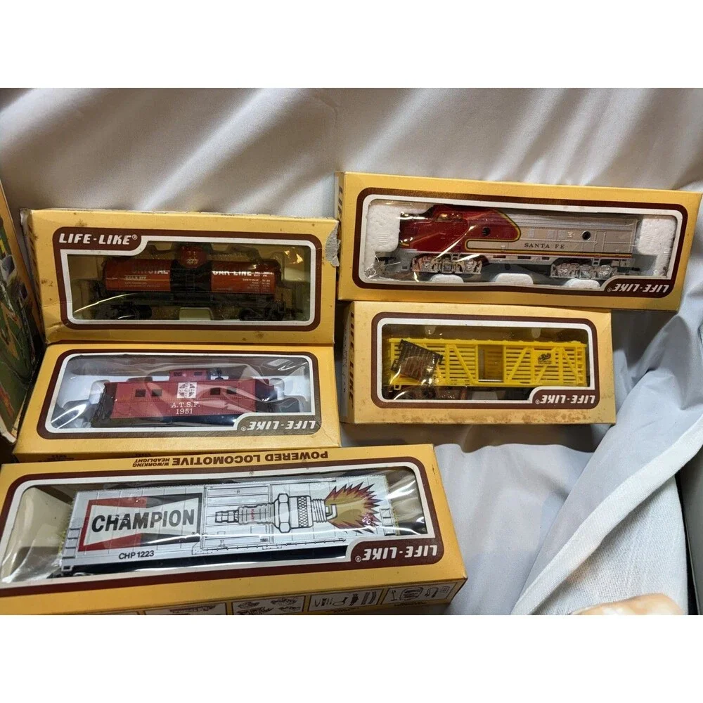 Vintage Life Like HO Scale Santa Fe Model Railroad Train Set #8892